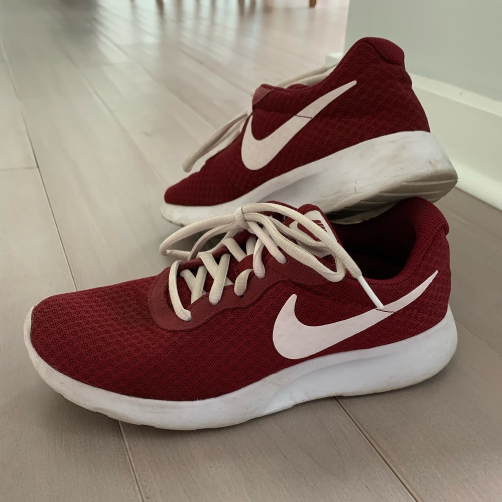 Nike Roshe Sneakers